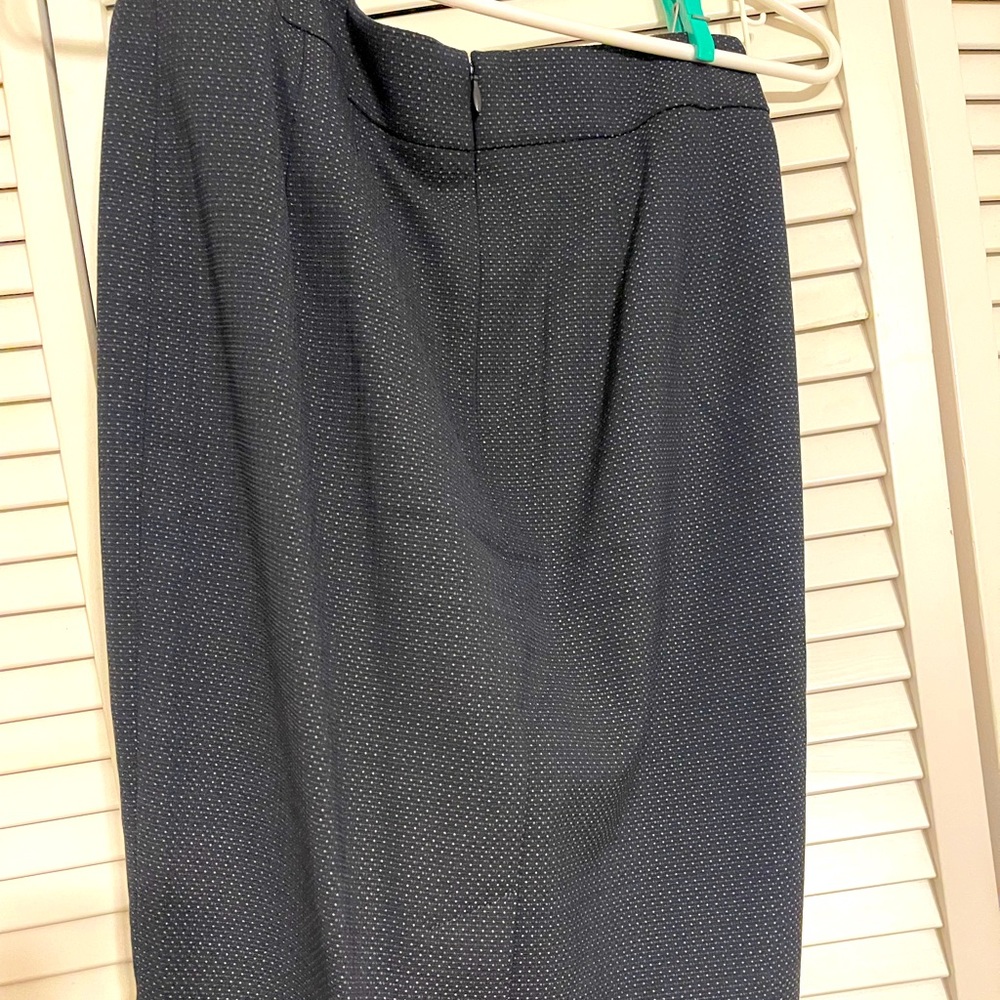 New loft pencil skirt, size 0. With tags.